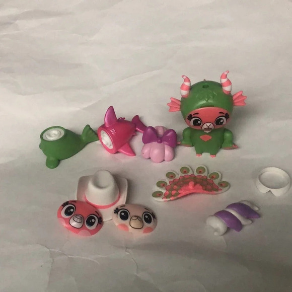 Funko Snapsies Posy with accessories - Picture 1 of 3